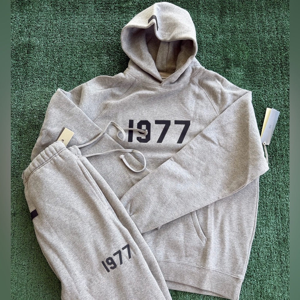 Essentials 1977 Dark Oatmeal Set